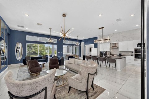 House in Davenport, Florida 11 bedrooms, 607.77 sq.m. № 2109524 - photo 6