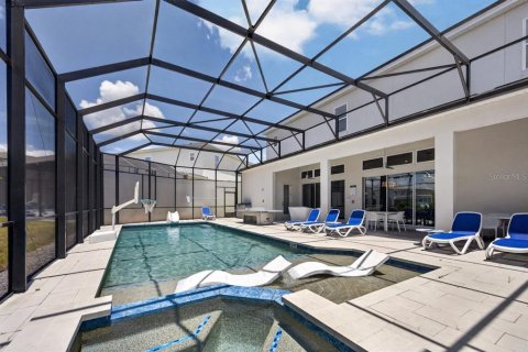 House in Davenport, Florida 11 bedrooms, 607.77 sq.m. № 2109524 - photo 24