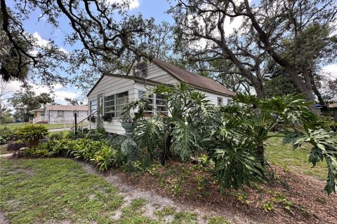 House in Tampa, Florida 3 bedrooms, 135.27 sq.m. № 1768107 - photo 11