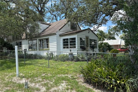 House in Tampa, Florida 3 bedrooms, 135.27 sq.m. № 1768107 - photo 3