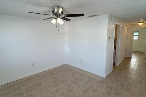 Propiedad comercial en venta en New Port Richey, Florida, 53 dormitorios, 74.41 m2 № 2166417 - foto 10