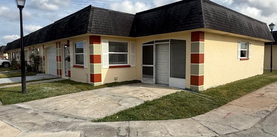 Propiedad comercial en New Port Richey, Florida 53 dormitorios, 74.41 m2 № 2166417
