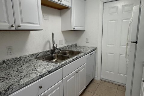 Propiedad comercial en venta en New Port Richey, Florida, 53 dormitorios, 74.41 m2 № 2166417 - foto 11