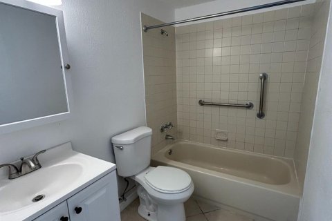 Propiedad comercial en venta en New Port Richey, Florida, 53 dormitorios, 74.41 m2 № 2166417 - foto 23