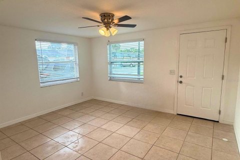 Propiedad comercial en venta en New Port Richey, Florida, 53 dormitorios, 74.41 m2 № 2166417 - foto 13