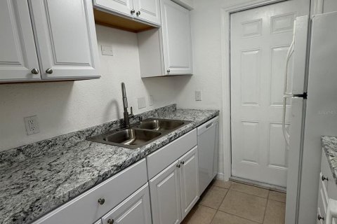 Propiedad comercial en venta en New Port Richey, Florida, 53 dormitorios, 74.41 m2 № 2166417 - foto 16