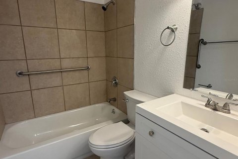 Propiedad comercial en venta en New Port Richey, Florida, 53 dormitorios, 74.41 m2 № 2166417 - foto 22