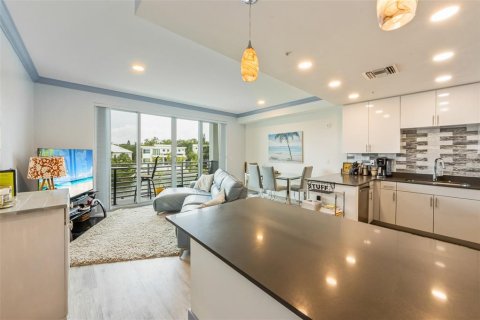 Condo in Sarasota, Florida, 2 bedrooms  № 1815676 - photo 6