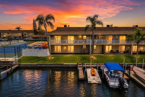Condominio en Tampa, Florida, 2 dormitorios  № 2150331