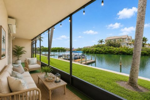 Copropriété à vendre à Tampa, Floride: 2 chambres, 102.19 m2 № 2150331 - photo 9