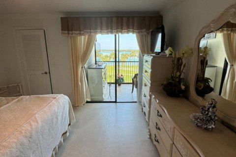 Снять в аренду кондоминиум в Юпитер, Флорида 3 комнаты, 118.17м2, № 2253064 - фото 26