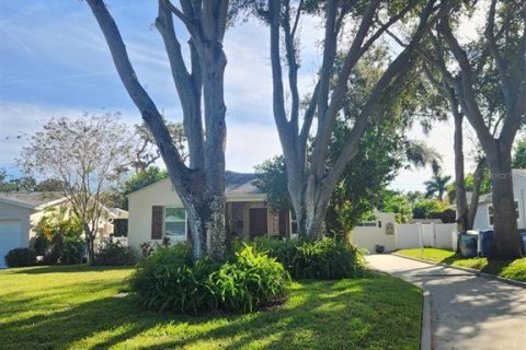 Casa en Saint Petersburg, Florida 3 dormitorios, 116.87 m2 № 2195972
