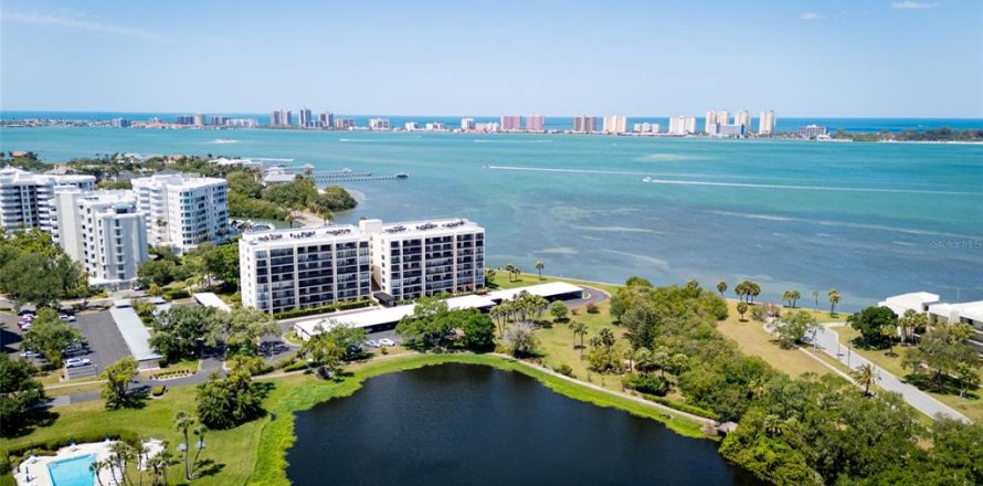 Condo à Belleair, Floride, 2 chambres  № 2150152