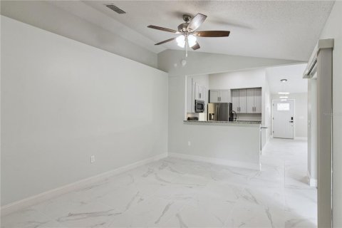 Villa ou maison à vendre à Kissimmee, Floride: 4 chambres, 153.47 m2 № 2408826 - photo 15