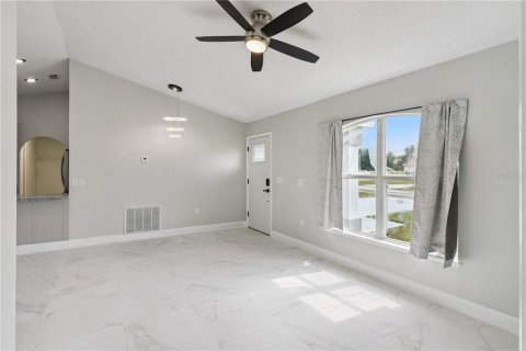 Villa ou maison à vendre à Kissimmee, Floride: 4 chambres, 153.47 m2 № 2408826 - photo 9