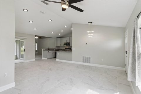 Villa ou maison à vendre à Kissimmee, Floride: 4 chambres, 153.47 m2 № 2408826 - photo 10