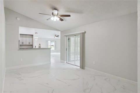 Villa ou maison à vendre à Kissimmee, Floride: 4 chambres, 153.47 m2 № 2408826 - photo 16