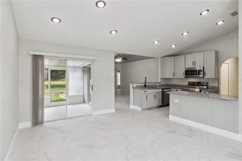 Villa ou maison à vendre à Kissimmee, Floride: 4 chambres, 153.47 m2 № 2408826 - photo 12