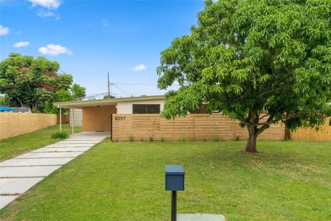 House in Seminole, Florida 2 bedrooms, 66.89 sq.m. № 1904805 - photo 2