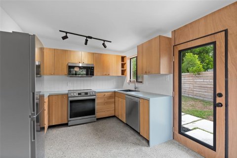 House in Seminole, Florida 2 bedrooms, 66.89 sq.m. № 1904805 - photo 7