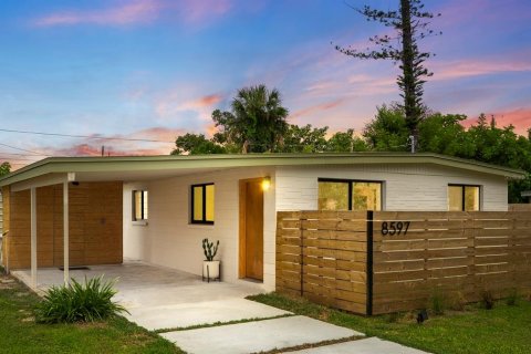 House in Seminole, Florida 2 bedrooms, 66.89 sq.m. № 1904805 - photo 1