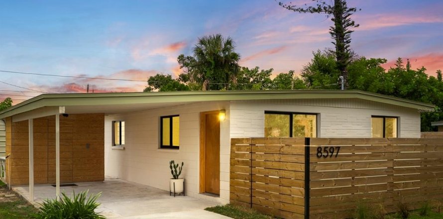 House in Seminole, Florida 2 bedrooms, 66.89 sq.m. № 1904805