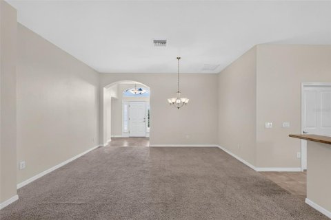 House in The Villages, Florida 3 bedrooms, 185.8 sq.m. № 2391126 - photo 22