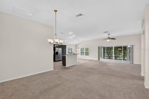 House in The Villages, Florida 3 bedrooms, 185.8 sq.m. № 2391126 - photo 17