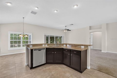 House in The Villages, Florida 3 bedrooms, 185.8 sq.m. № 2391126 - photo 8
