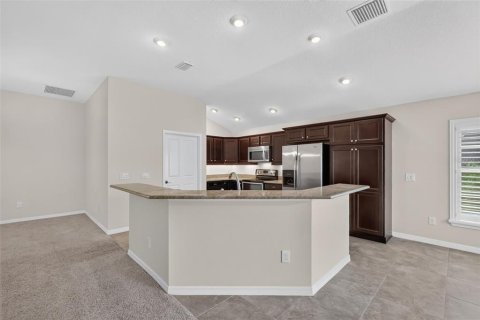 House in The Villages, Florida 3 bedrooms, 185.8 sq.m. № 2391126 - photo 10