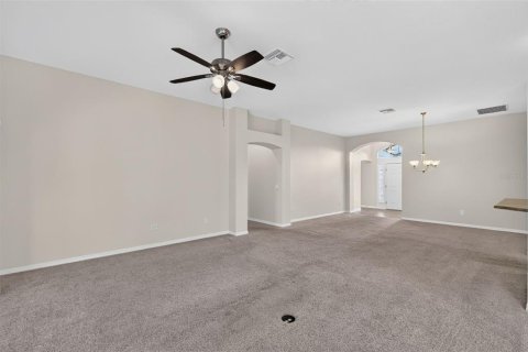 House in The Villages, Florida 3 bedrooms, 185.8 sq.m. № 2391126 - photo 18