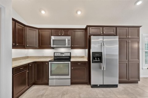 House in The Villages, Florida 3 bedrooms, 185.8 sq.m. № 2391126 - photo 6