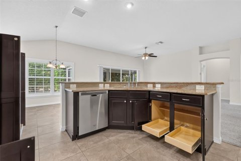 House in The Villages, Florida 3 bedrooms, 185.8 sq.m. № 2391126 - photo 9