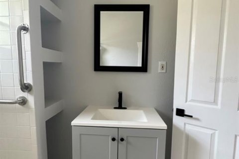 Immobilier commercial à vendre à Tampa, Floride: 8 chambres, 235.23 m2 № 1767500 - photo 5