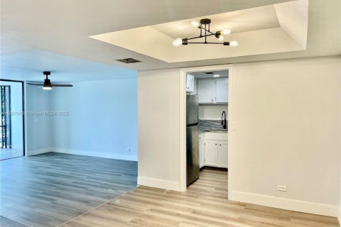 Condo in Lauderhill, Florida, 1 bedroom  № 1941810 - photo 2