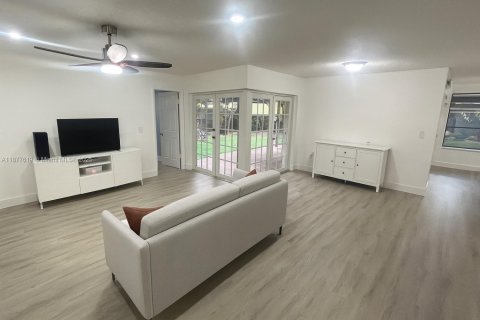Купить виллу или дом в Майами, Флорида 3 спальни, 161.65м2, № 1896099 - фото 3