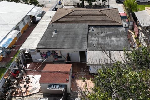 House in Hialeah, Florida 4 bedrooms, 172.33 sq.m. № 1711823 - photo 16