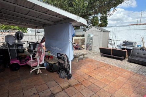 House in Hialeah, Florida 4 bedrooms, 172.33 sq.m. № 1711823 - photo 12