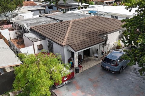 House in Hialeah, Florida 4 bedrooms, 172.33 sq.m. № 1711823 - photo 4