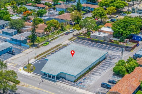Commercial property in Hollywood, Florida № 1951867 - photo 17