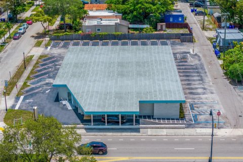 Commercial property in Hollywood, Florida № 1951867 - photo 1