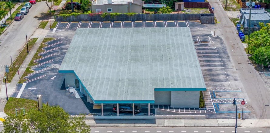 Commercial property in Hollywood, Florida № 1951867