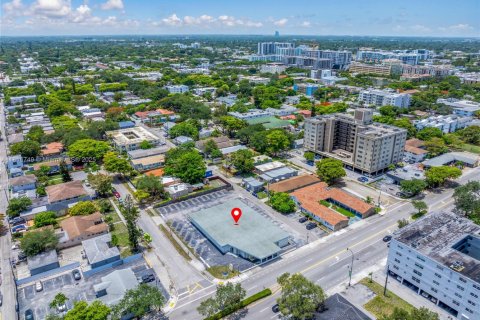 Commercial property in Hollywood, Florida № 1951867 - photo 9