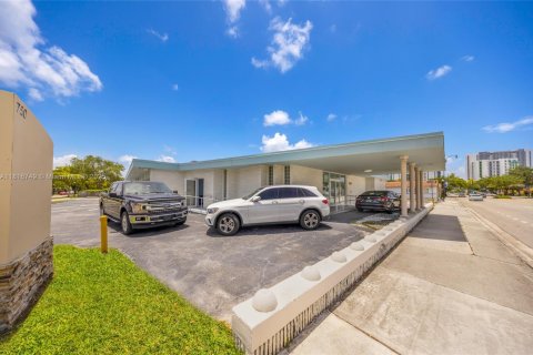 Commercial property in Hollywood, Florida № 1951867 - photo 5