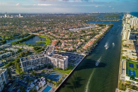 Copropriété à vendre à Hallandale Beach, Floride: 1 chambre, 99.87 m2 № 1730237 - photo 2