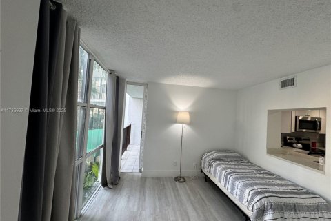 Copropriété à vendre à Hallandale Beach, Floride: 1 chambre, 99.87 m2 № 1730237 - photo 18