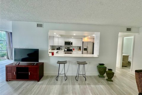 Copropriété à vendre à Hallandale Beach, Floride: 1 chambre, 99.87 m2 № 1730237 - photo 19