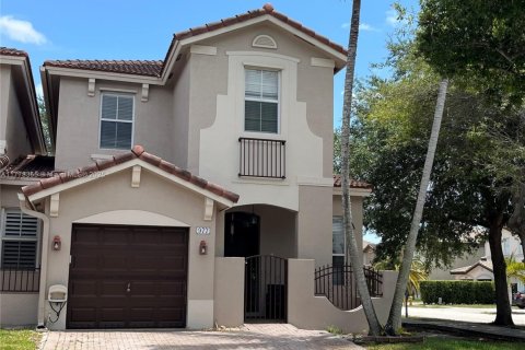 Townhouse in Miami, Florida 3 bedrooms, 165.09 sq.m. № 1696231 - photo 1