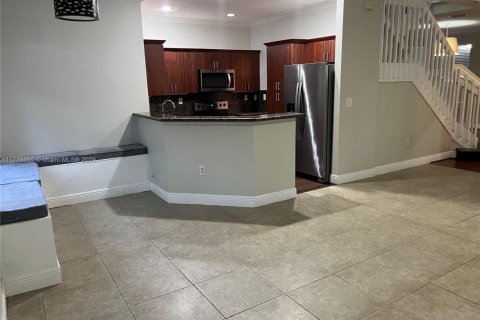 Townhouse in Miami, Florida 3 bedrooms, 165.09 sq.m. № 1696231 - photo 18