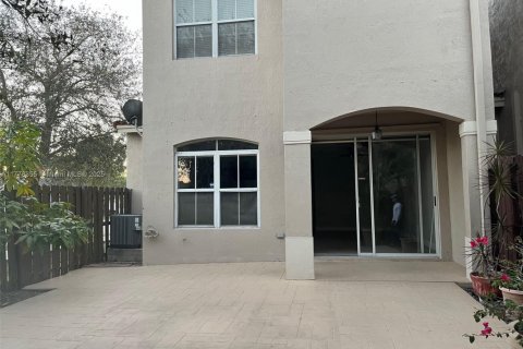 Townhouse in Miami, Florida 3 bedrooms, 165.09 sq.m. № 1696231 - photo 10